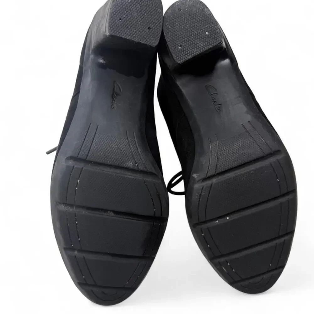 Clarks Artisan Black Suede Ankle Boots Sz 8 Witchy Core Chunky‎ Heel Comfort
